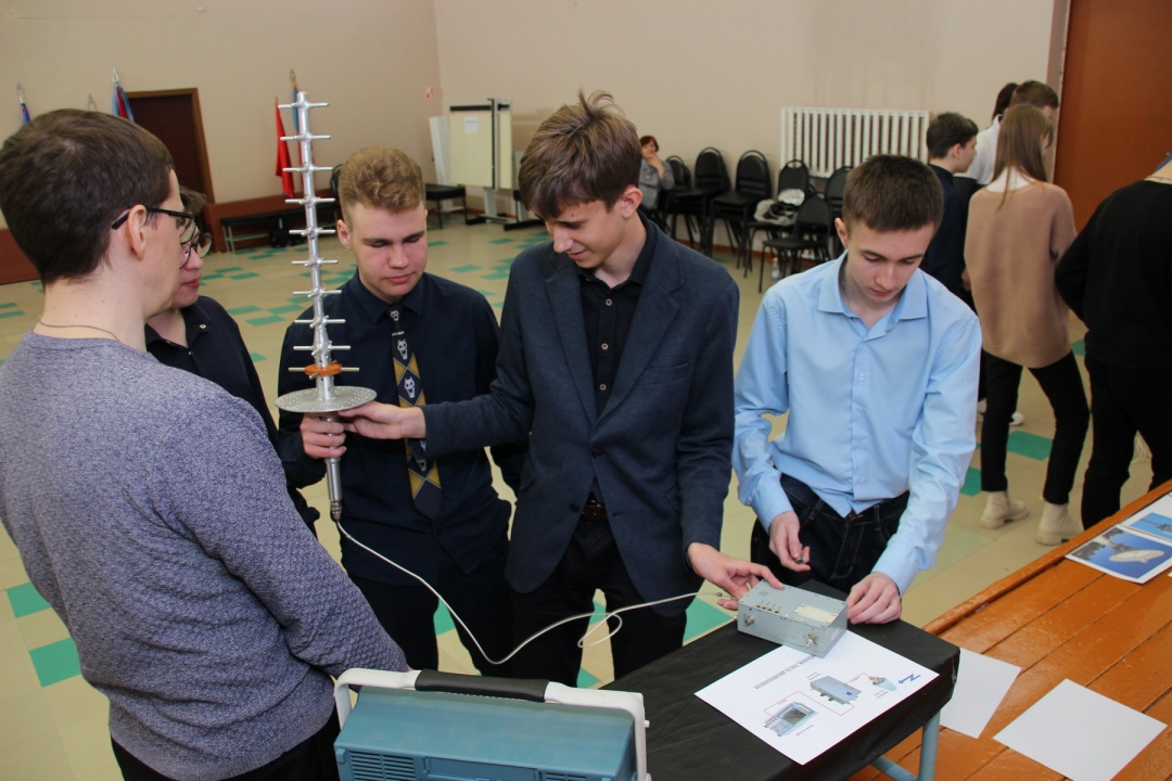 собирают схему1.JPG